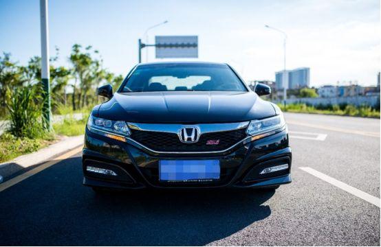 高速之王大众迈腾加速是又快又稳,雅阁迈腾高速稳定性真实感受