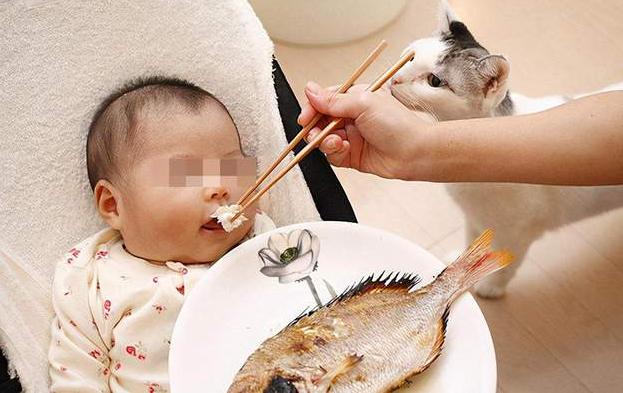 小孩被鱼刺卡喉咙了怎么办,小孩被鱼刺卡喉咙的最佳处理方法