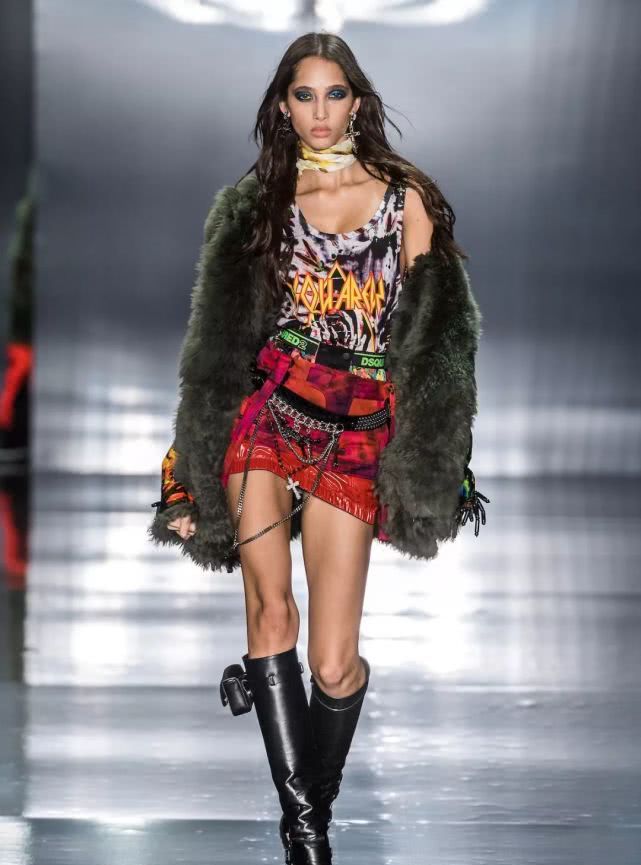 把裤子穿在肚脐上面会怎么样,把裤子扎进腰里的穿搭