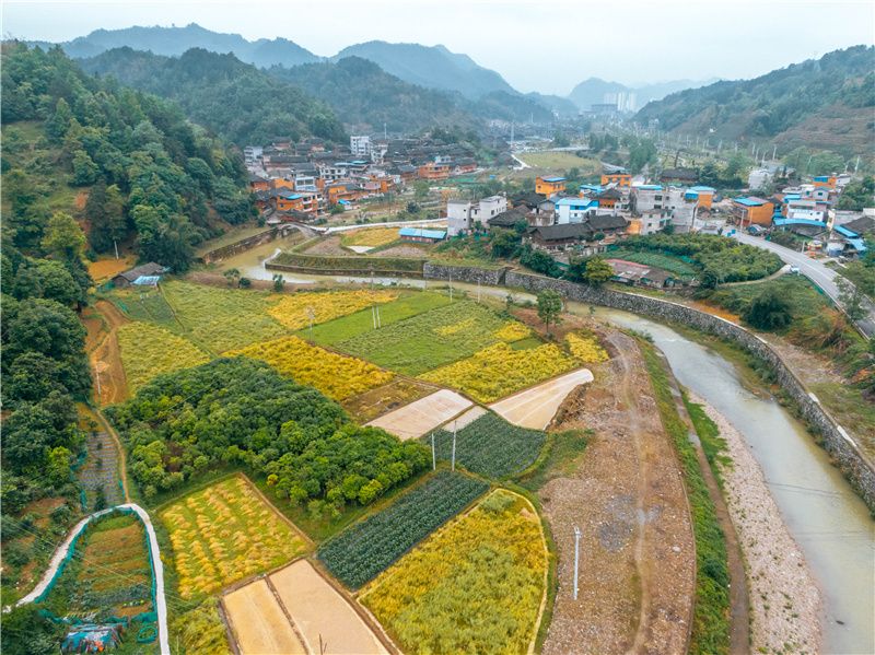 贵州除了千户苗寨还有其他玩的吗,贵州千户苗寨外的古镇