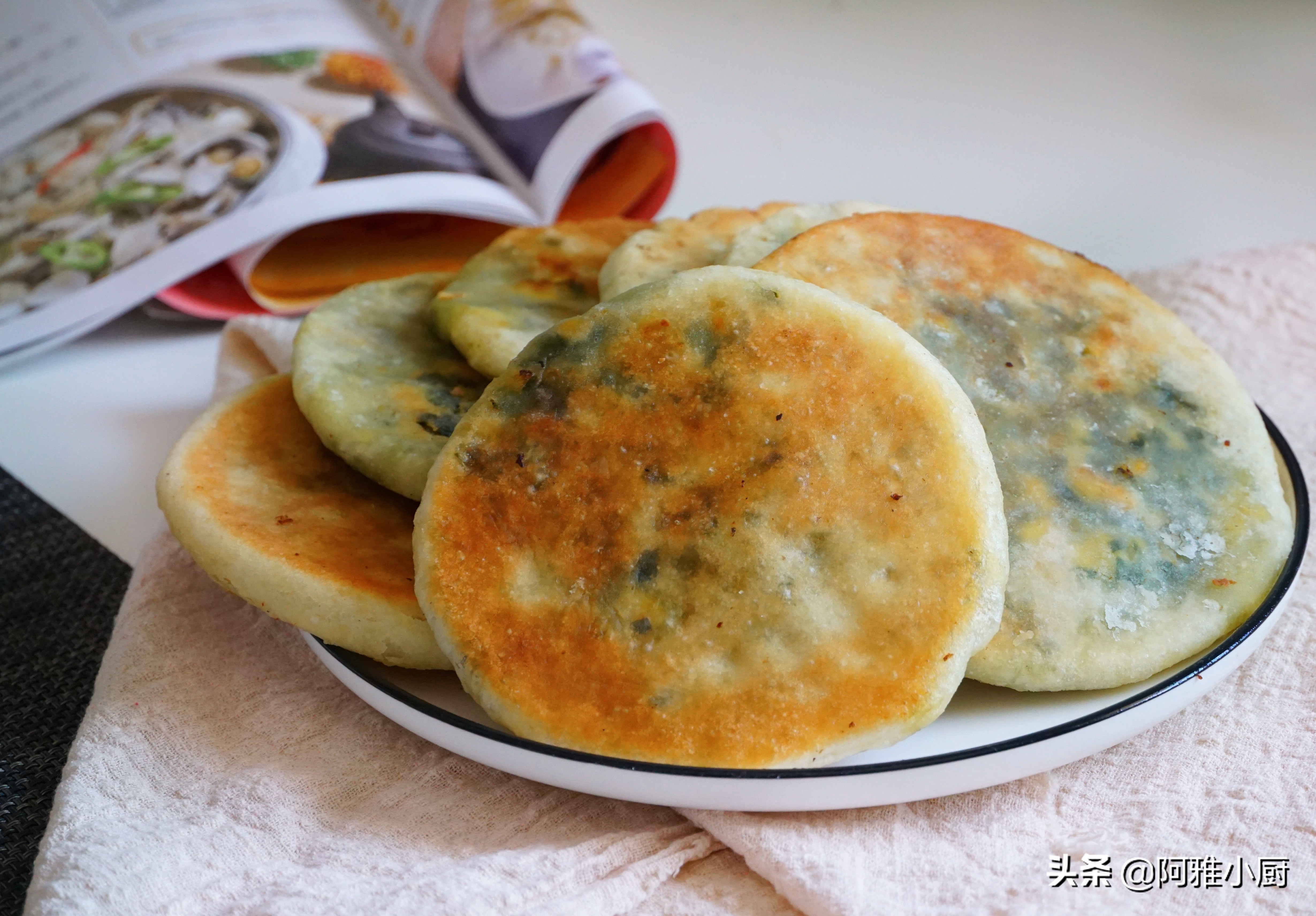 不揉面就能做出薄皮大馅的馅饼,馅饼的面怎么样不粘手