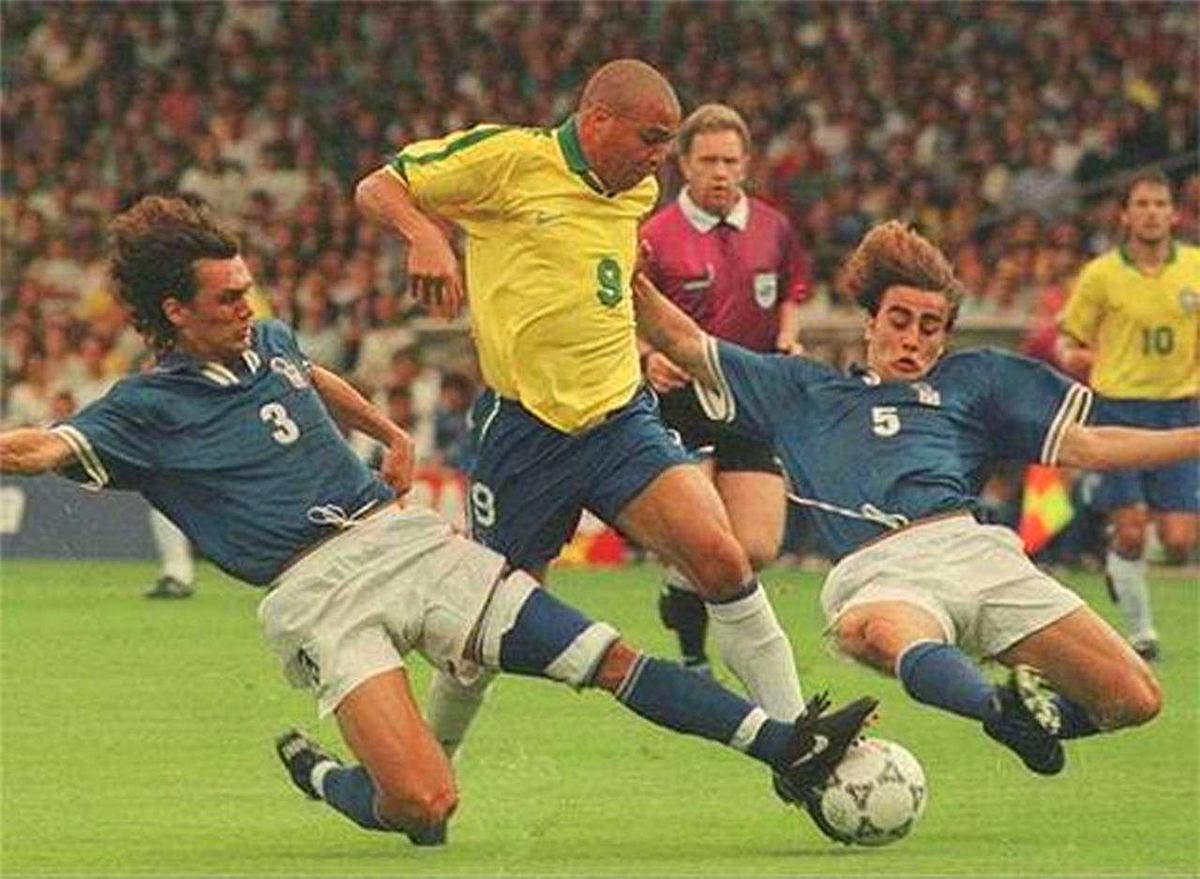 大罗成名之战,大罗克鲁塞罗全部进球