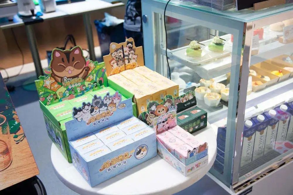 打卡圣地|华贸中心XHoolicar“喵喵满袋大聚会”