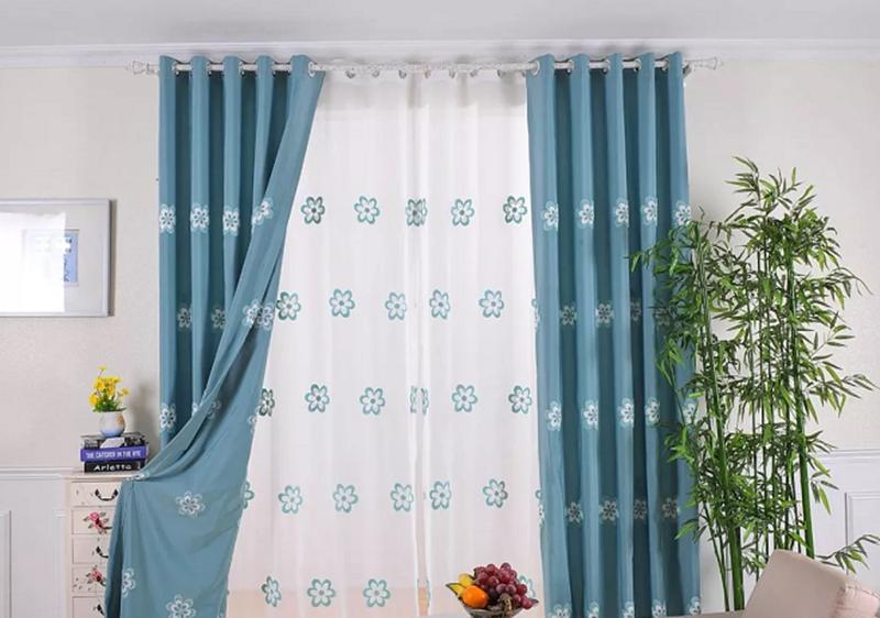 罗马杆和轨道哪个窗帘更容易清洗,客厅阳台窗帘用罗马杆还是轨道好