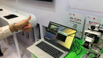 智博会第一天！华为这些黑科技吸引了大批人从众𠈌