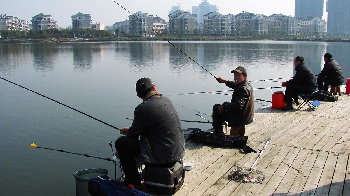 鱼竿是硬的手感好还是软的手感好,鱼竿的软硬程度是怎样决定的