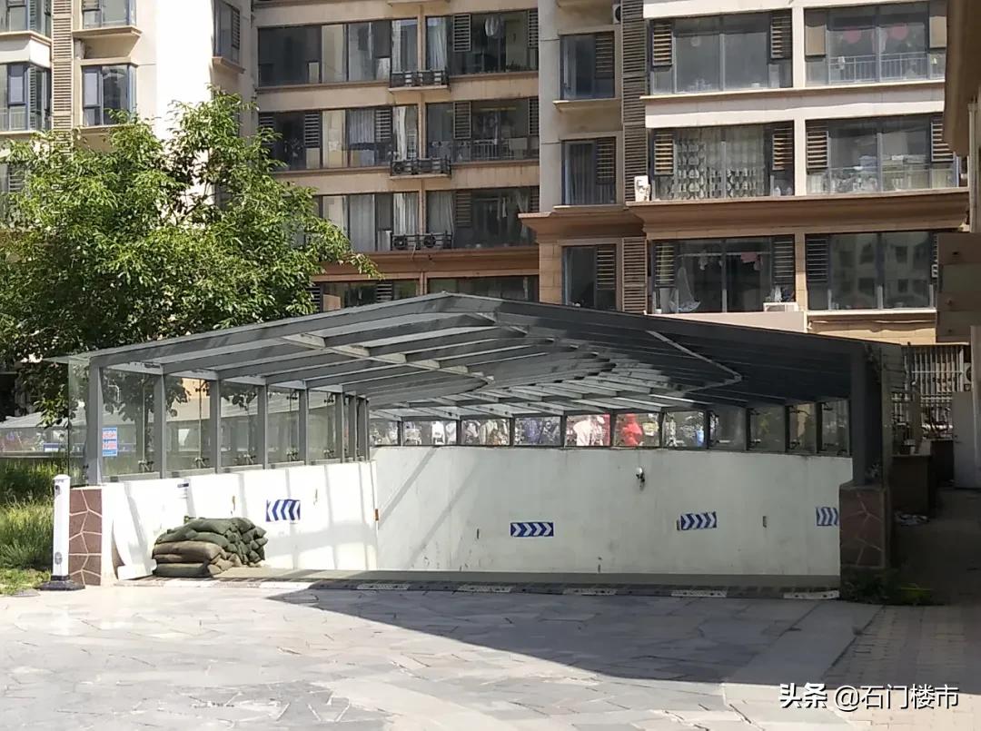 瀹炴帰鍚堣偉琚仐蹇樼殑鑰佹棫灏忓尯,瀹炴帰灏忓尯