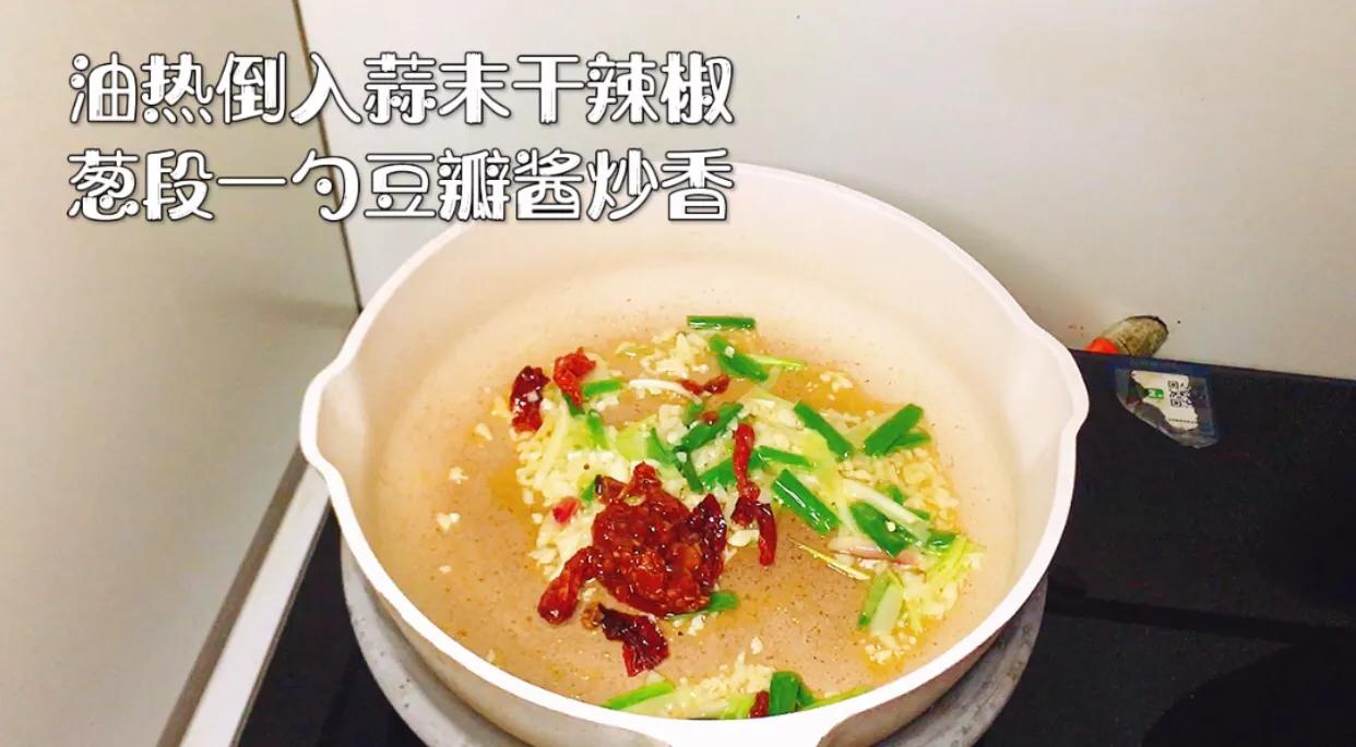 蒜炒凉粉的家常做法,炒凉粉放蒜香粉