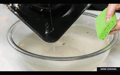 不锈钢楼梯扶手油污清洁小妙招,清洁厨房纱窗油污的小妙招