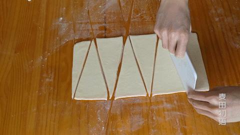 可颂机器开酥的正确方法和步骤,牛角包可颂面包开酥教程视频