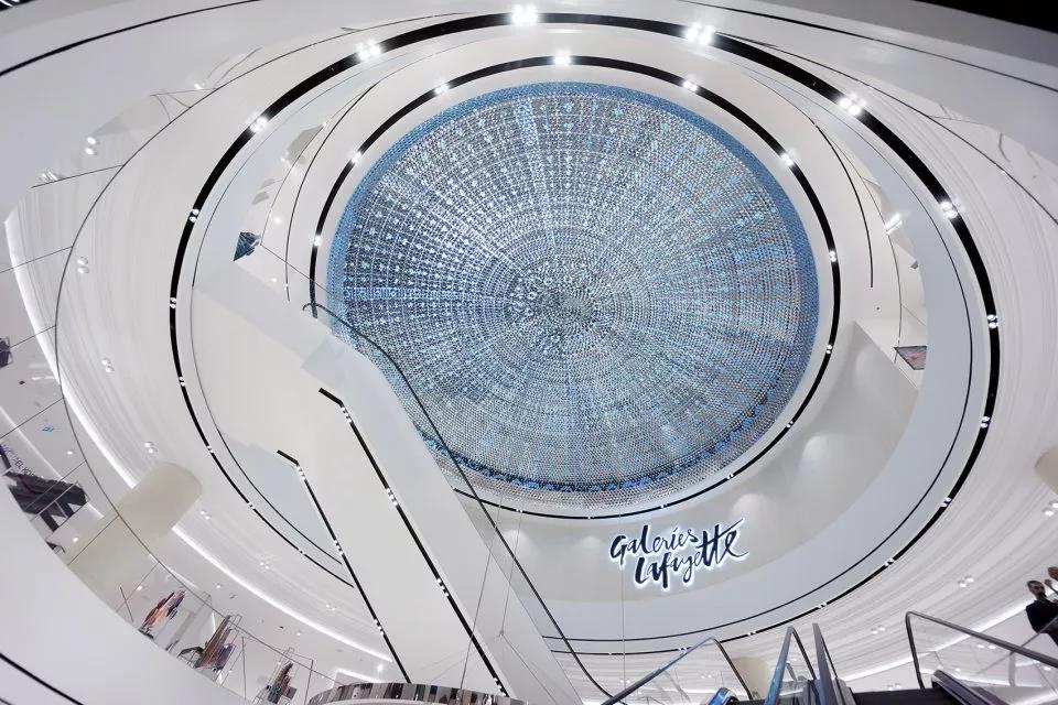 一个艺术兼商业的多维日常空间,商业与艺术结合的设计