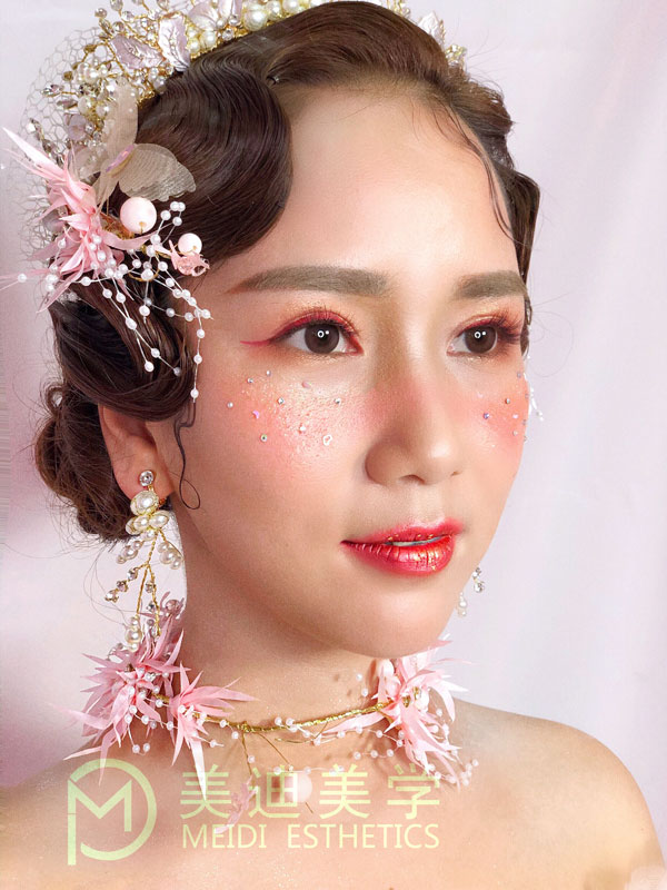 教育头条！美迪美学副校长荣获2018中国美妆学校艺匠名师