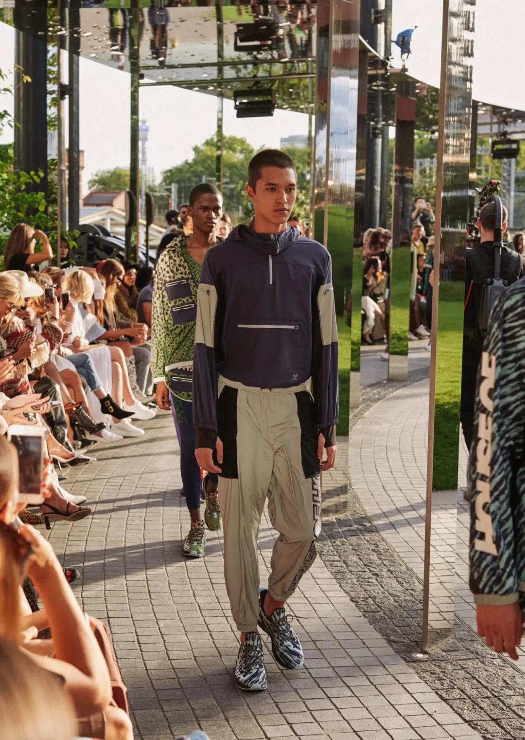 特步和nike有什么关系吗 (nike与特步对比)