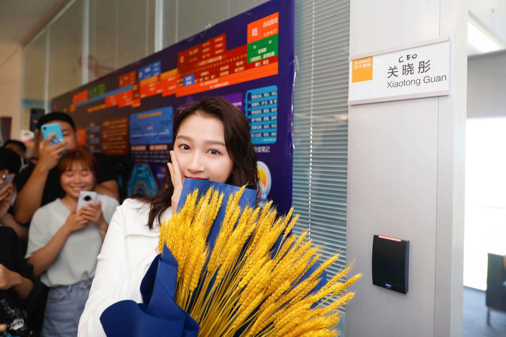 为什么关晓彤要加入苏宁易购,苏宁关晓彤