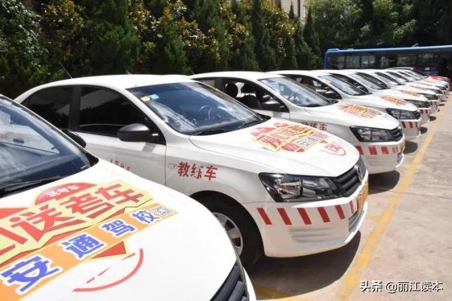 丽江文科学霸被中国政法大学录取！安通为16名高考生颁发教育金