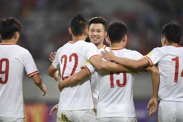 媒体人热议国足大胜新加坡,国足大胜最新信息