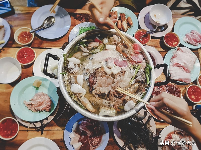 泰式烤涮一体火锅探店,吃泰式涮涮锅