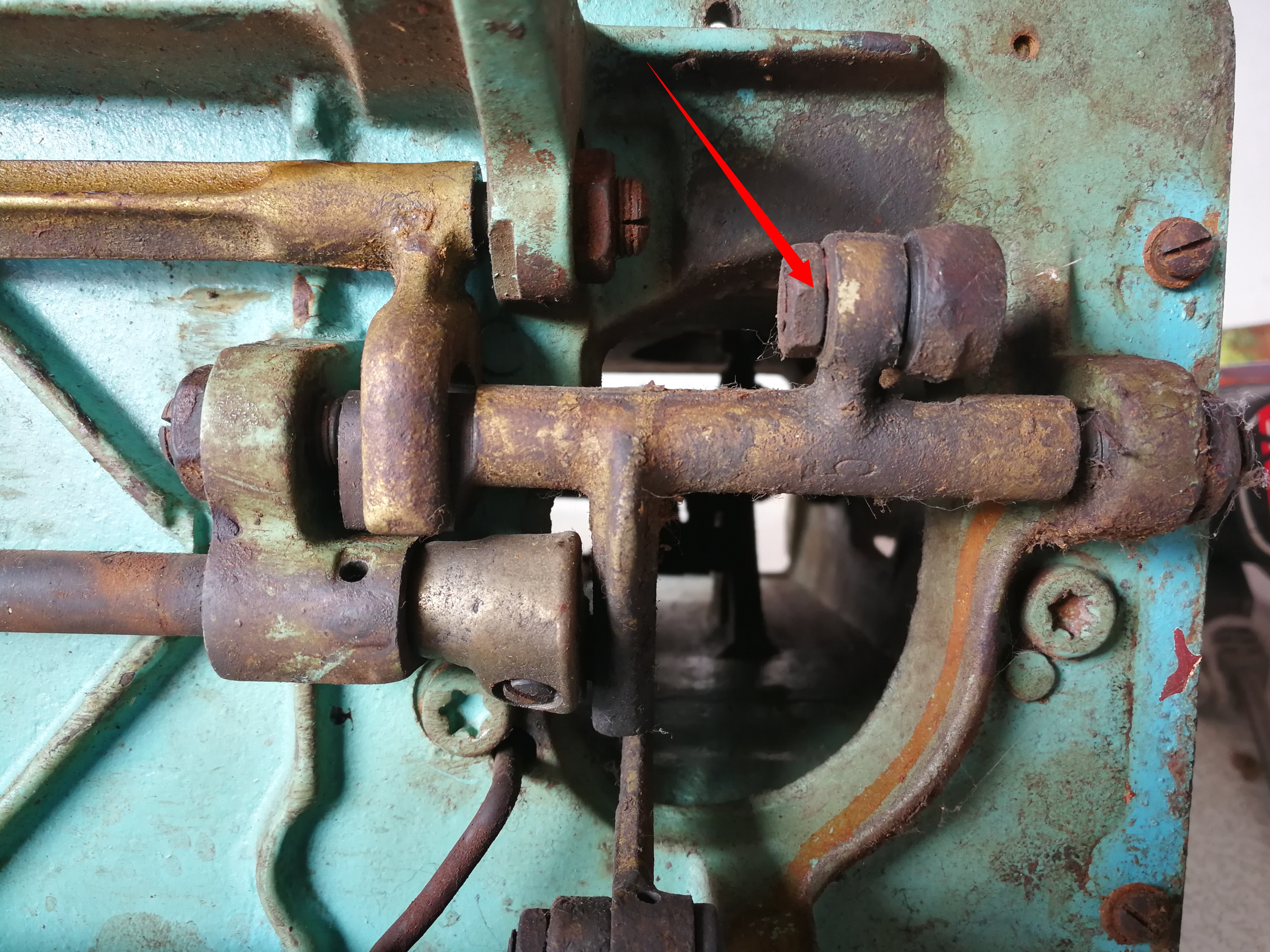 小型电缝纫机声音大解决方法,缝纫机踩起来声音很大怎么解决