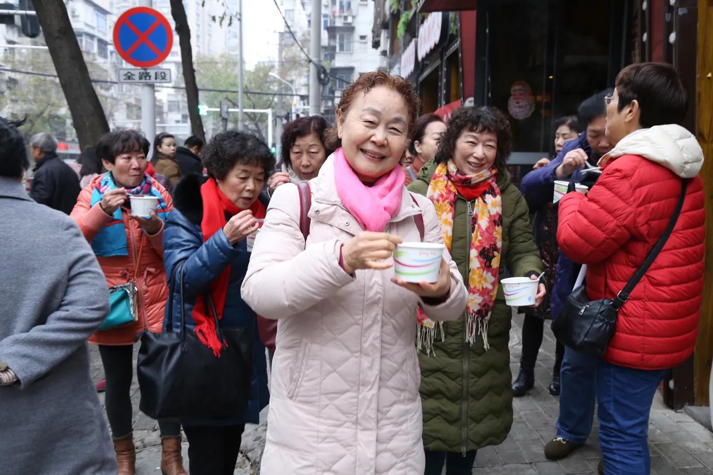 武汉市西马街高雄社区浓情腊八节温暖邻里情！