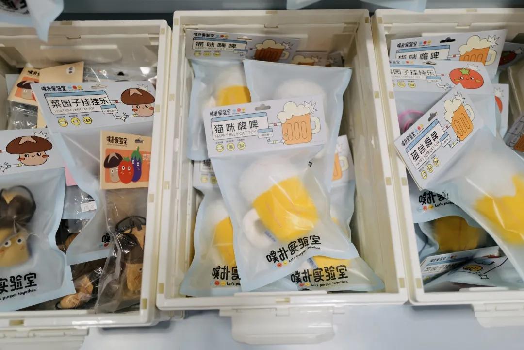 别争了,这条马路才是魔都内卷之王