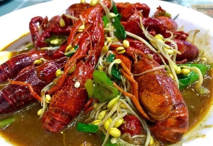 南宁美食推荐必吃龙虾,南宁最好吃的五香龙虾