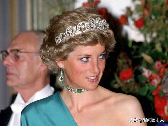 祖母绿国风项链,凯特王妃戴什么颜色的项链