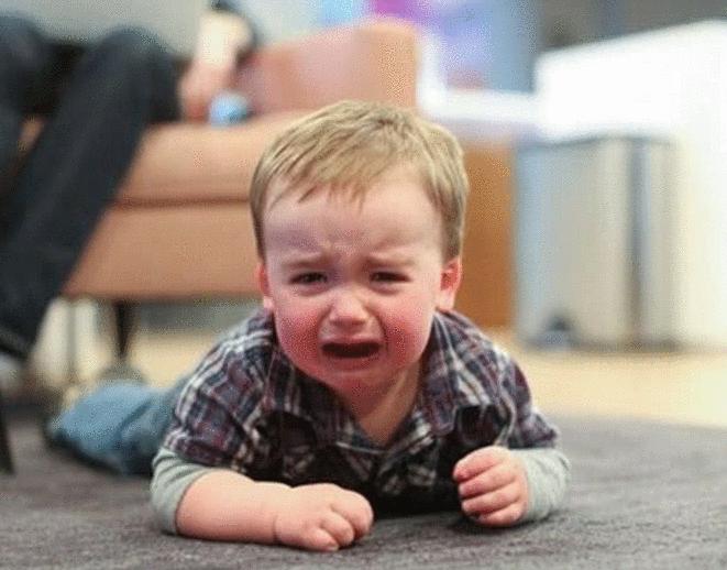 小孩趴地耍赖解决方法,孩子躺在地上不起来怎么办