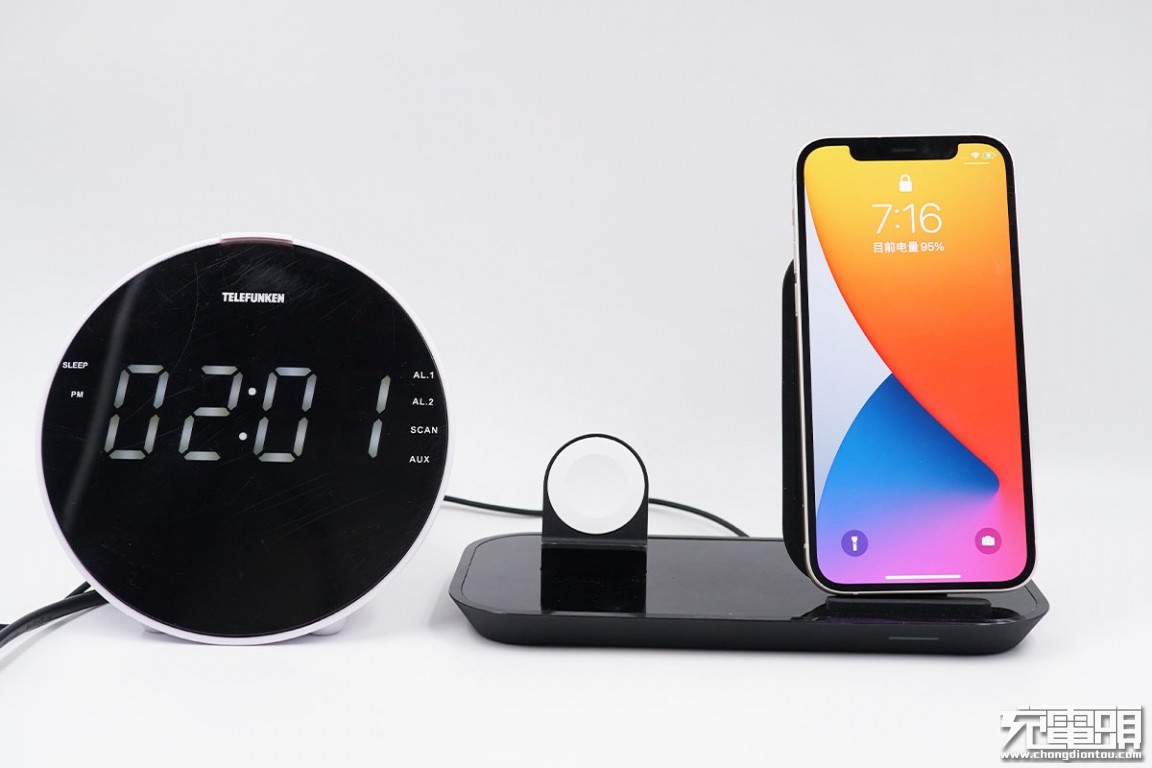 mophie二合一无线充电底座,mophie推出四合一无线充电器