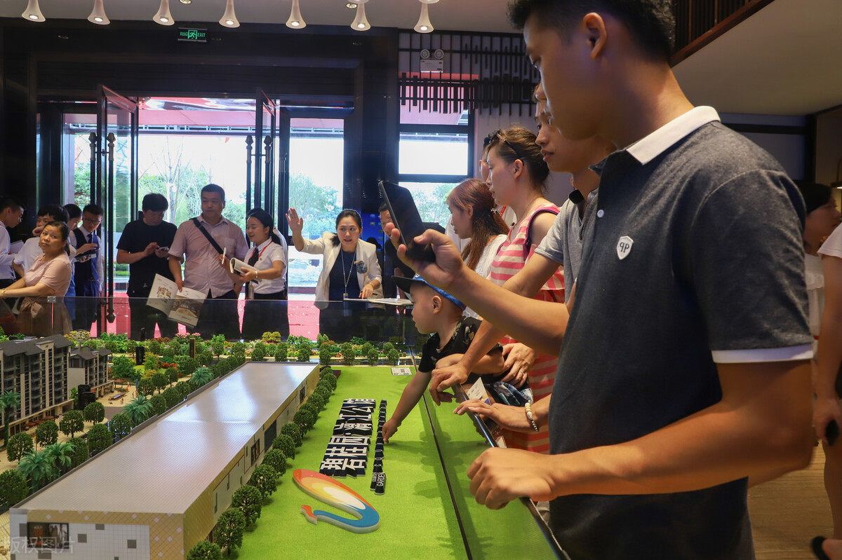 火爆的房产销售,火爆热销房地产