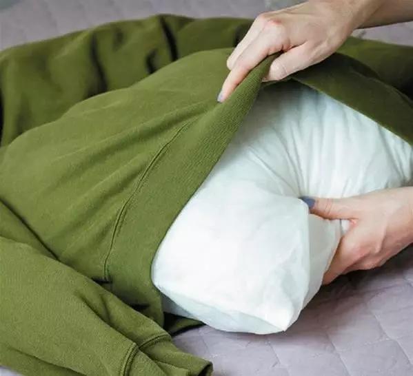 自制宠物狗窝简单,旧衣服怎么给狗狗做个窝