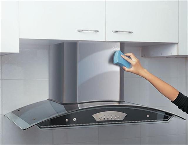 油烟机特别脏用什么方法处理最好,如何清理老式油烟机排气软管污垢