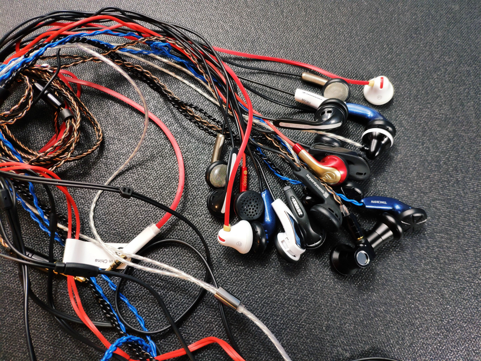 200元内音质最好的平头塞,200左右的头戴式耳机性价比推荐