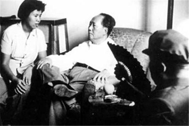 理发师为毛主席刮胡子弄流血，毛主席一句没得关系令他终生难忘