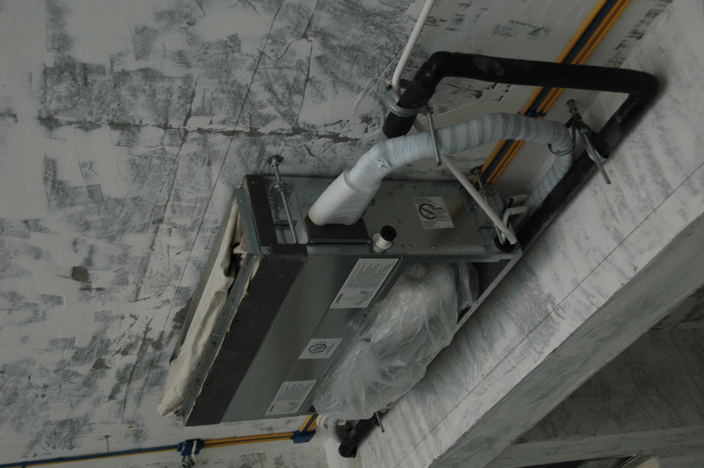 一拖一风管机与柜式空调比较,风管机和挂机有什么区别呢