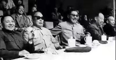 1964年,国足惨败,贺龙一气之下解散国足