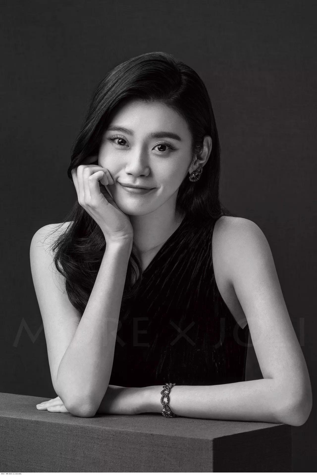 奚梦瑶走了多少次维密秀,意外摔倒奚梦瑶一摔成名