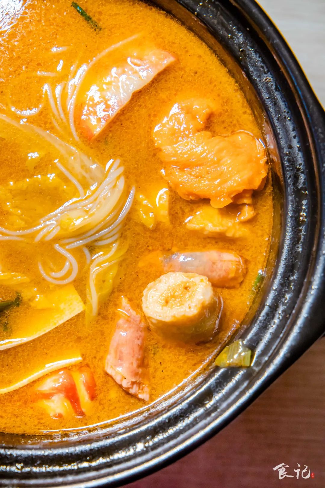 真的假的？万达清冷的夜市中，竟藏着踩点也要去吃的砂锅麻辣烫…