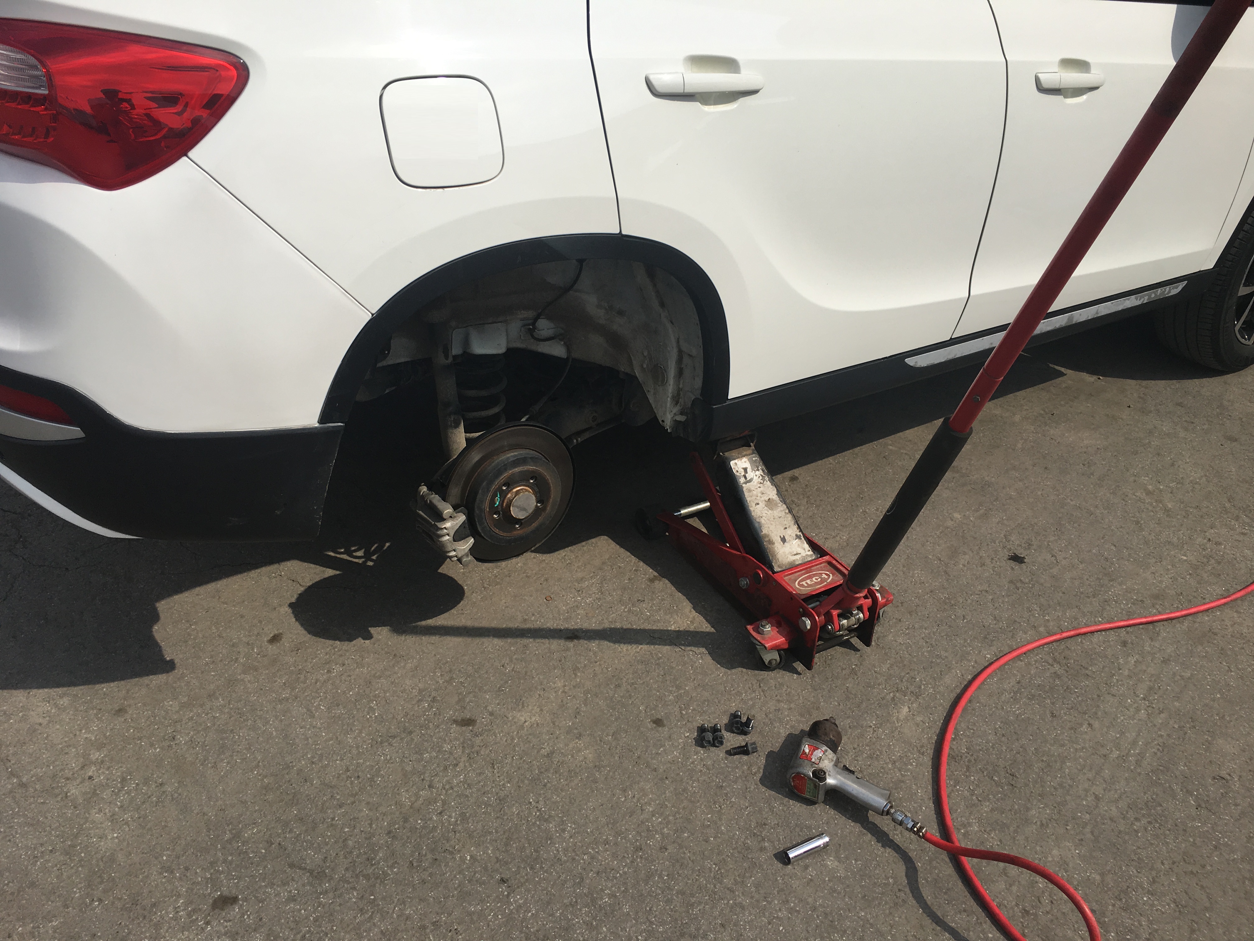 换米其林轮胎与普通轮胎对比,换4个米其林185轮胎多少钱