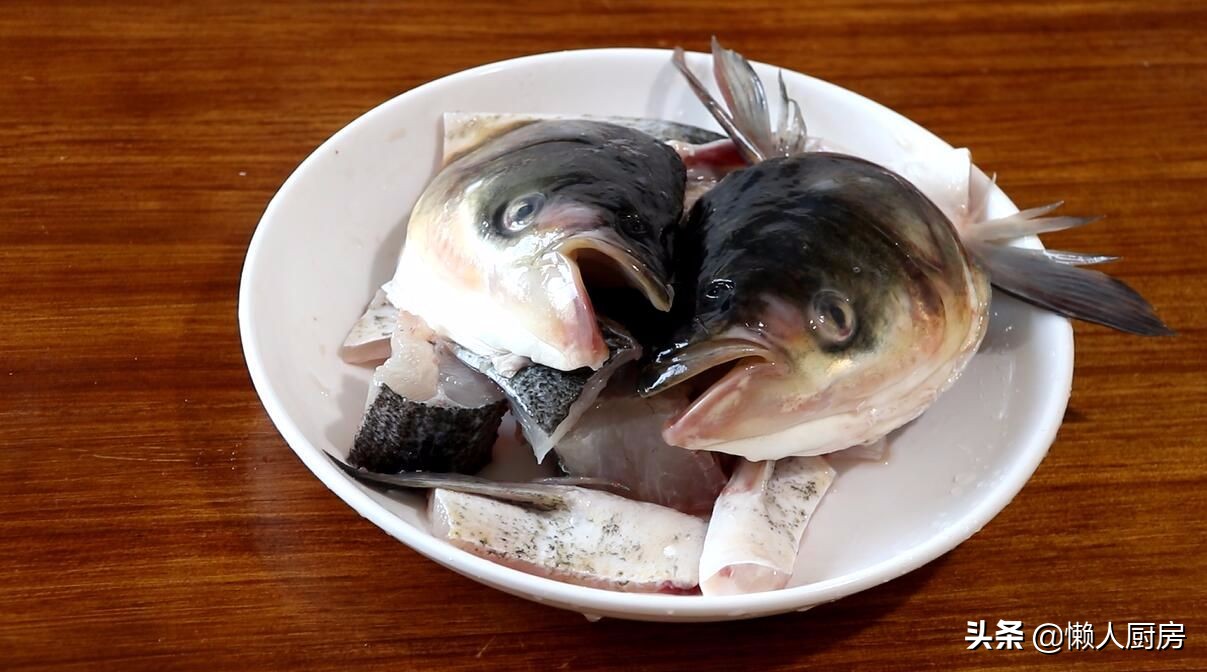 不煎鱼头汤怎么炖才能好喝,不加肉的鱼头做法