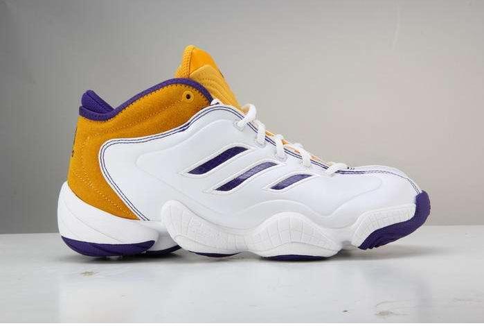 科比和nike续约了吗,科比现在还有球鞋合同吗