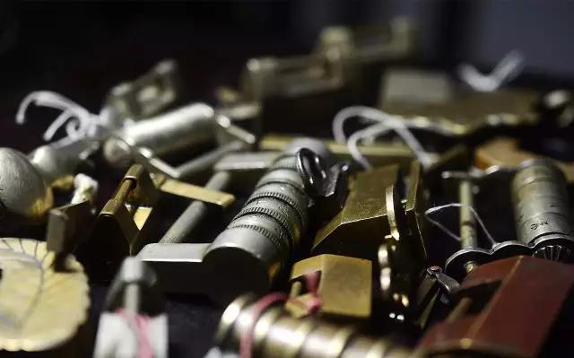 从前的锁好看钥匙也精美,从前的锁好看钥匙也精美什么意思