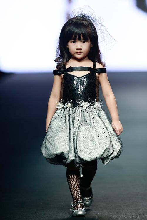 东莞2元货源批发市场在哪,东莞服装批发一手货源哪里有