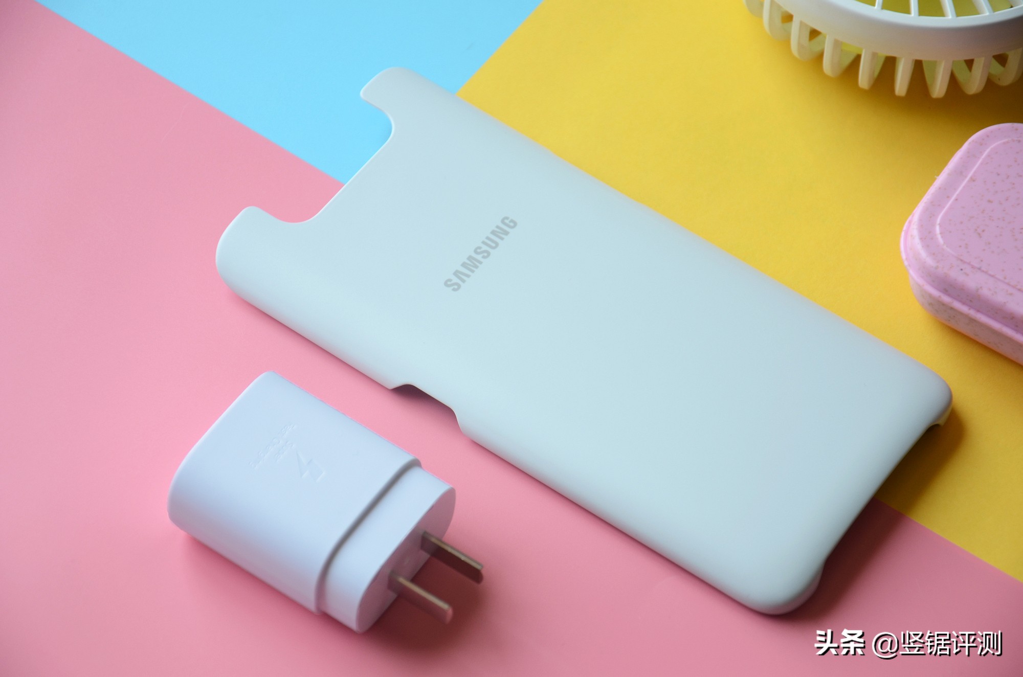 三星A80深度评测，6.7英寸全面屏，旋转摄像头设计