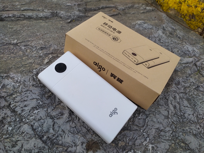 爱国者移动电源10000毫安好吗,爱国者移动电源充放电