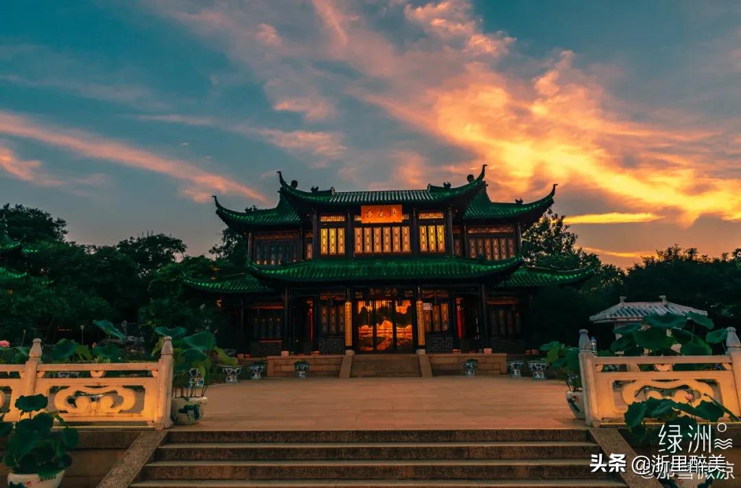 湖光秋月两相和古诗,湖光秋月两相和的诗意