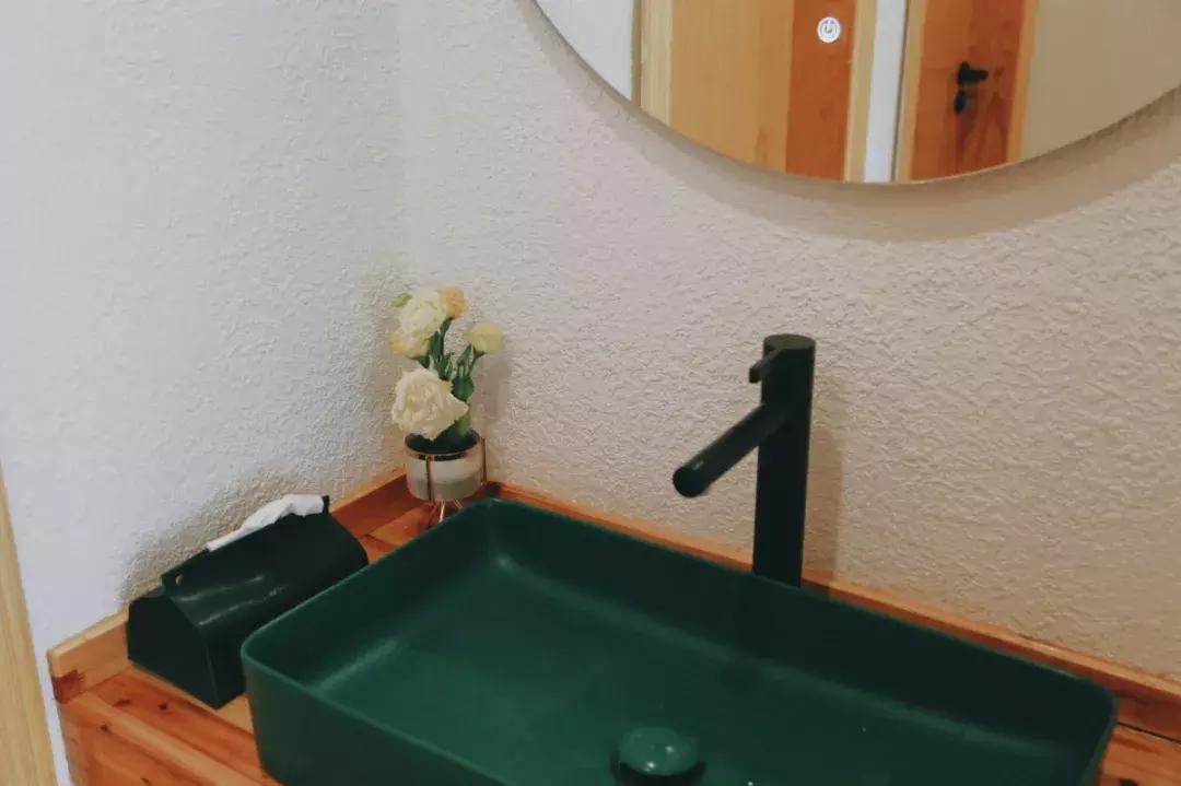 源和1916里的这家网红店，是花店也是甜点店还是图书馆