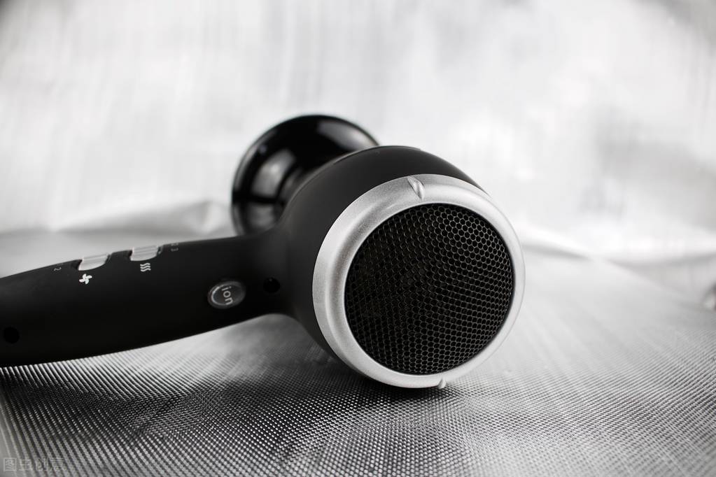 口香糖粘在衣服上怎么办快速解决,洗衣时把口香糖粘在衣服上怎么办