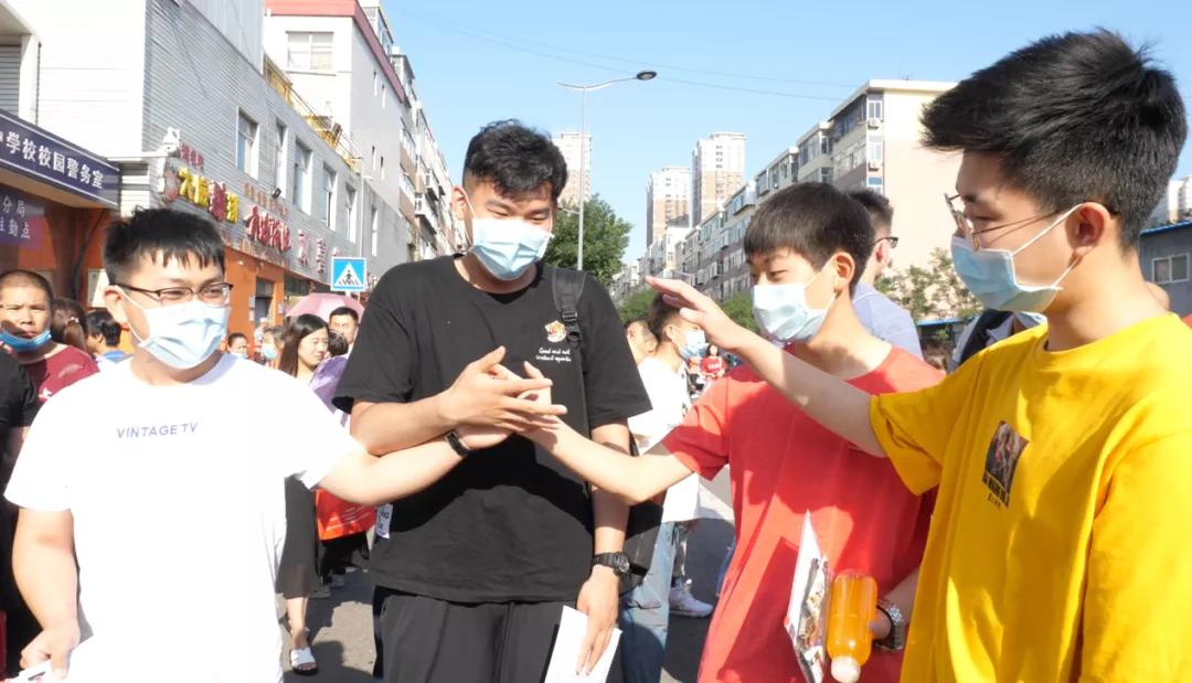 直击中考现场追梦的少年们加油,直击2023高考现场山西太原直播