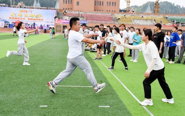 运动会圆满结束运动不止步,运动会闭幕但人生不落幕
