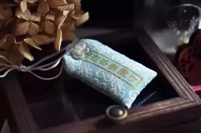 日本求的御守怎么处理,日本御守放在哪里